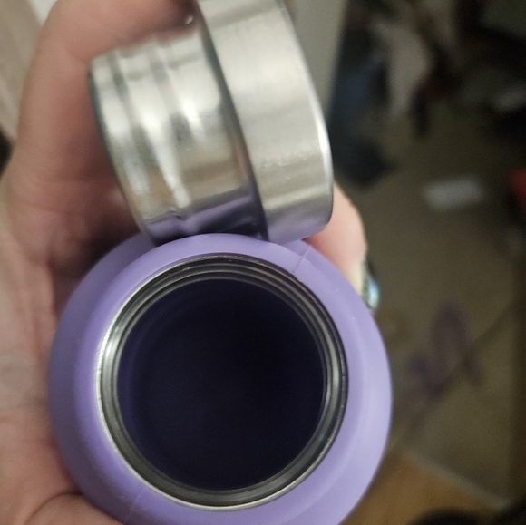 Light Purple Que Collapsible Water Bottle. 40 Oz Extended. Silicone/Metal Mix - Picture 4 of 12